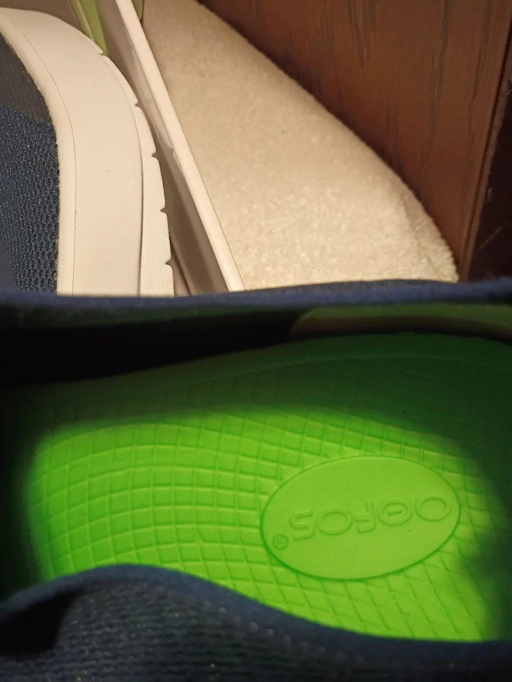 OOFOS comfortable casual